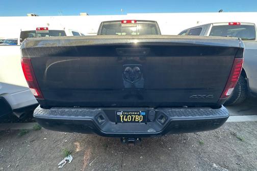 Brilliant Black Crystal Pearlcoat 2018 RAM 2500 Laramie