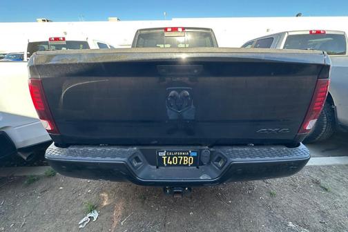 Brilliant Black Crystal Pearlcoat 2018 RAM 2500 Laramie