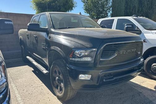 Brilliant Black Crystal Pearlcoat 2018 RAM 2500 Laramie