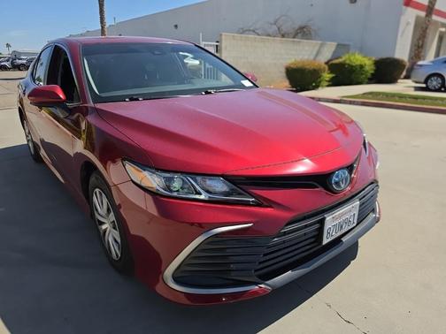 Pearl 2022 Toyota Camry Hybrid LE
