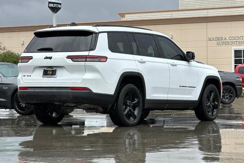 Bright White Clearcoat 2023 Jeep Grand Cherokee L Laredo