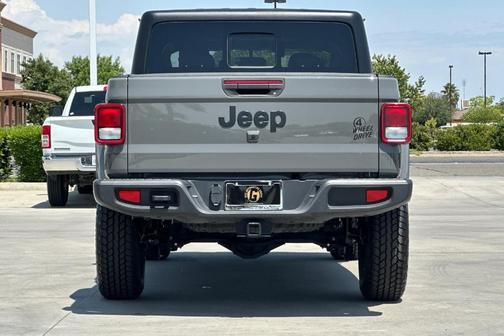 2022 Jeep Gladiator Sport