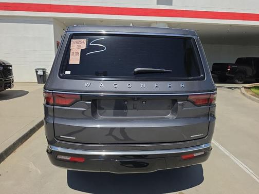 Metallic 2022 Jeep Wagoneer Series II