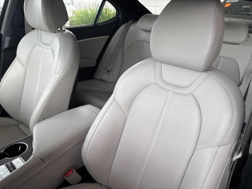 2024 Genesis G70 2.5T