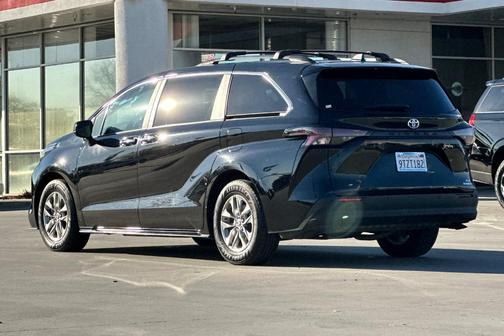2024 Toyota Sienna XLE