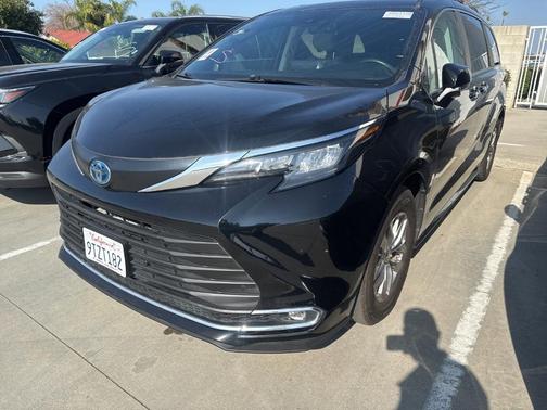 2024 Toyota Sienna XLE