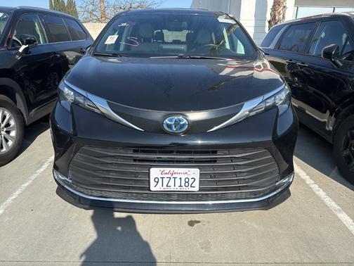 2024 Toyota Sienna XLE