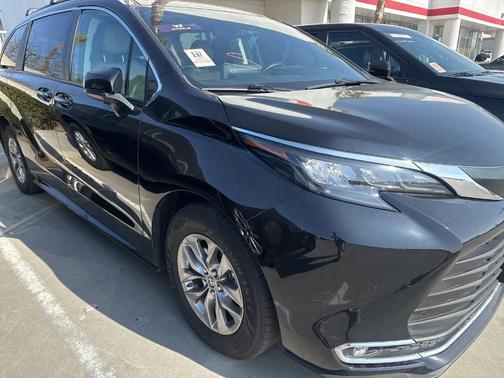 2024 Toyota Sienna XLE