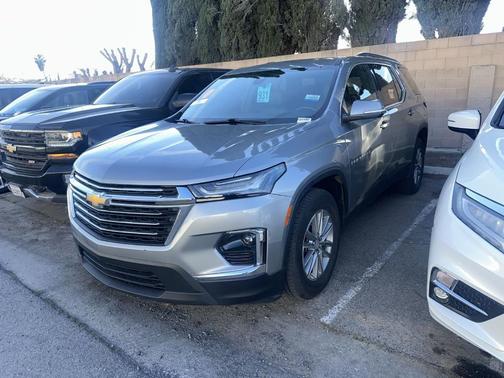 2023 Chevrolet Traverse LT Leather