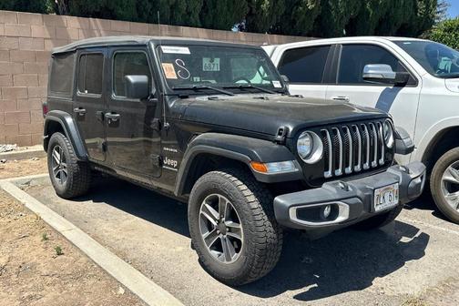 Black Clearcoat 2023 Jeep Wrangler Sahara