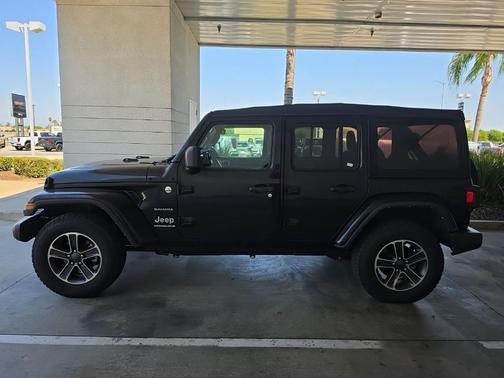 Black Clearcoat 2023 Jeep Wrangler Sahara