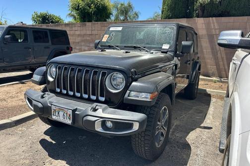 Black Clearcoat 2023 Jeep Wrangler Sahara