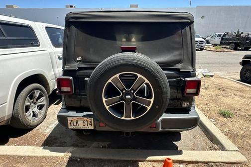Black Clearcoat 2023 Jeep Wrangler Sahara