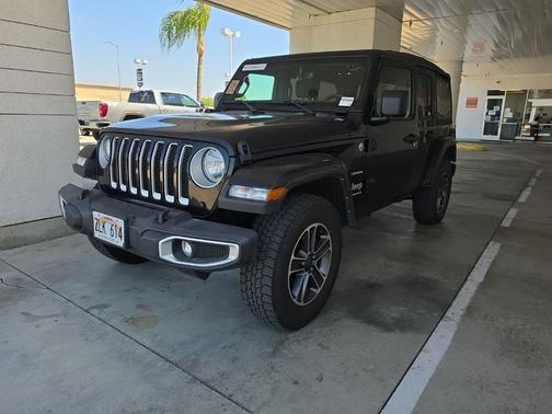 Black Clearcoat 2023 Jeep Wrangler Sahara