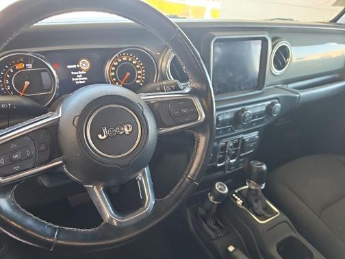 Black Clearcoat 2023 Jeep Wrangler Sahara