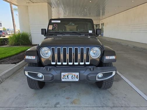 Black Clearcoat 2023 Jeep Wrangler Sahara