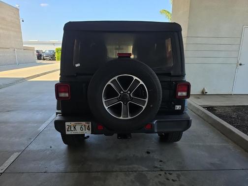 Black Clearcoat 2023 Jeep Wrangler Sahara