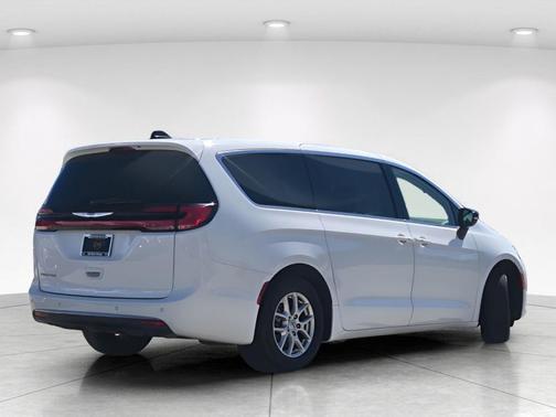 Bright White Clearcoat 2024 Chrysler Pacifica Touring-L