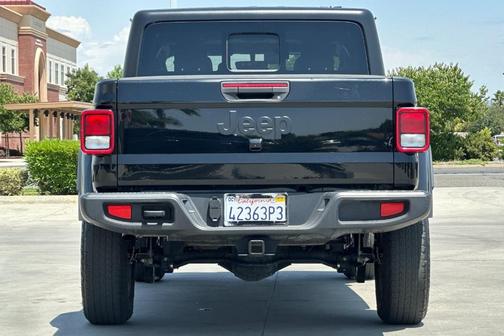 2023 Jeep Gladiator Sport