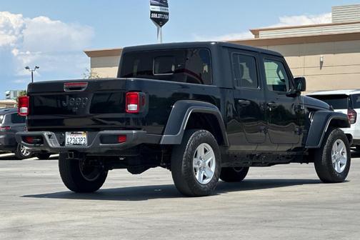 2023 Jeep Gladiator Sport