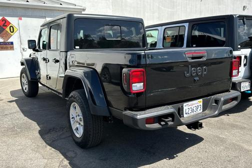 2023 Jeep Gladiator Sport