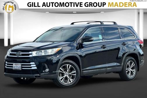 Midnight Black Metallic 2019 Toyota Highlander LE Plus