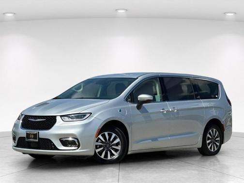 Silver Mist Clearcoat 2023 Chrysler Pacifica Hybrid Touring L