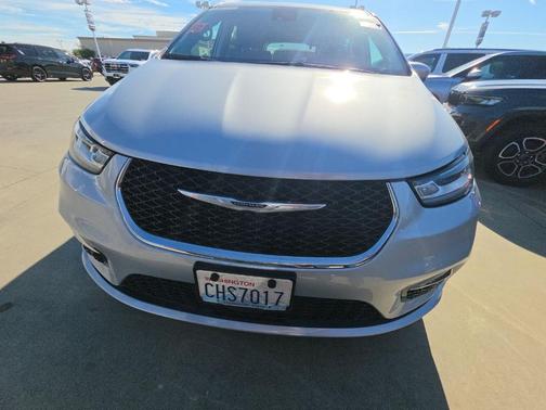 2023 Chrysler Pacifica Hybrid Touring L