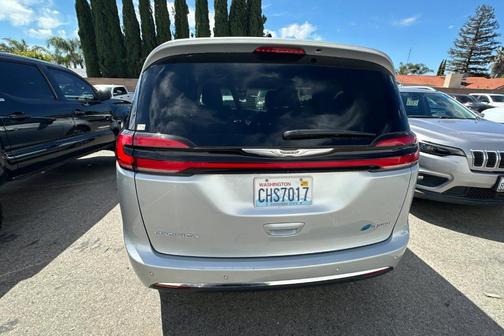 2023 Chrysler Pacifica Hybrid Touring L