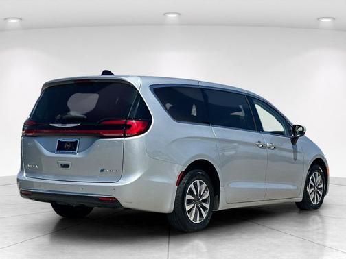 Silver Mist Clearcoat 2023 Chrysler Pacifica Hybrid Touring L