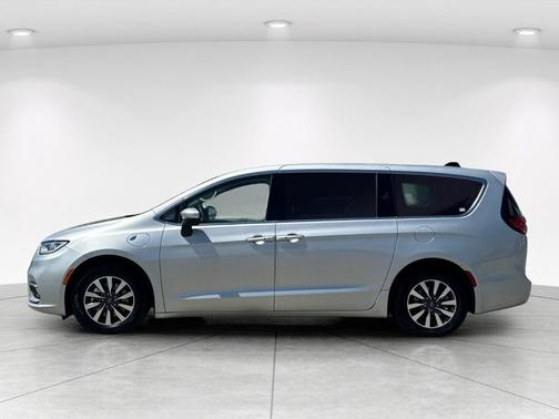 Silver Mist Clearcoat 2023 Chrysler Pacifica Hybrid Touring L