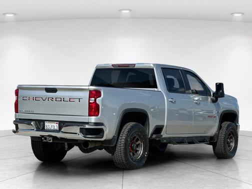 Silver Ice Metallic 2022 Chevrolet Silverado 2500 LT