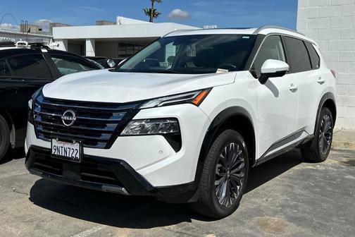 Pearl 2024 Nissan Rogue Platinum