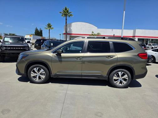 Green Metallic 2025 Subaru Ascent Premium
