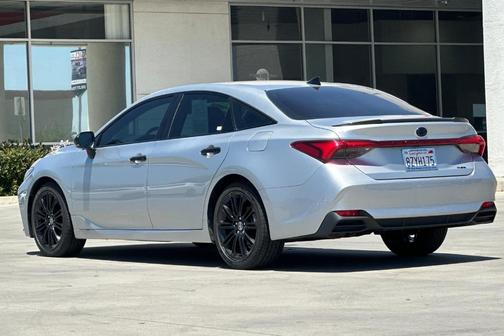 2022 Toyota Avalon Hybrid XSE Nightshade