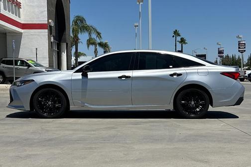 2022 Toyota Avalon Hybrid XSE Nightshade