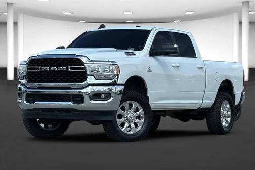 Bright White Clearcoat 2022 RAM 2500 Big Horn
