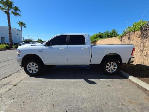 Bright White Clearcoat 2022 RAM 2500 Big Horn