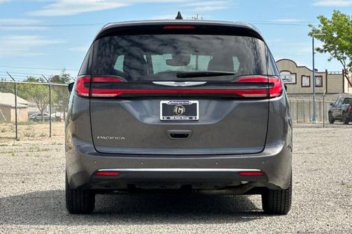 Granite Crystal Clearcoat Metallic 2023 Chrysler Pacifica Touring-L