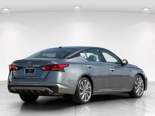 Gun Metallic 2023 Nissan Altima 2.5 SL