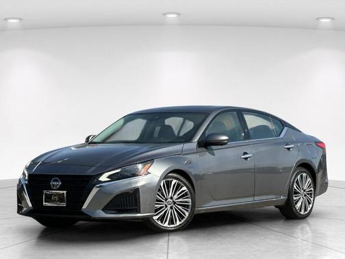 Gun Metallic 2023 Nissan Altima 2.5 SL
