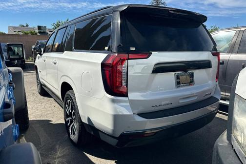 2023 GMC Yukon XL AT4