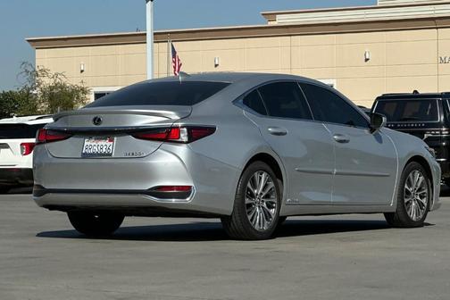 2020 Lexus ES 300h Base