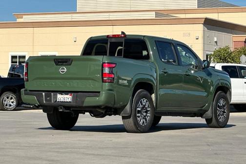 2022 Nissan Frontier SV