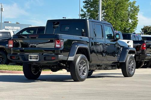 Black Clearcoat 2026 Jeep Gladiator Sport