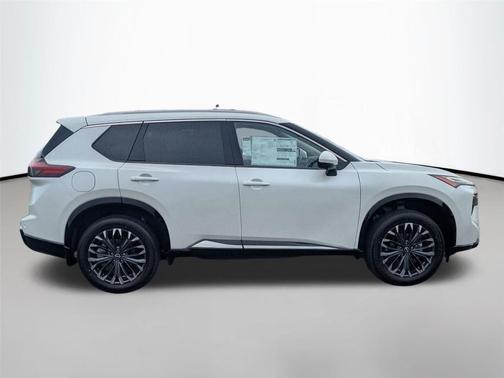 Everest White Pearl Tricoat 2026 Nissan Rogue Platinum