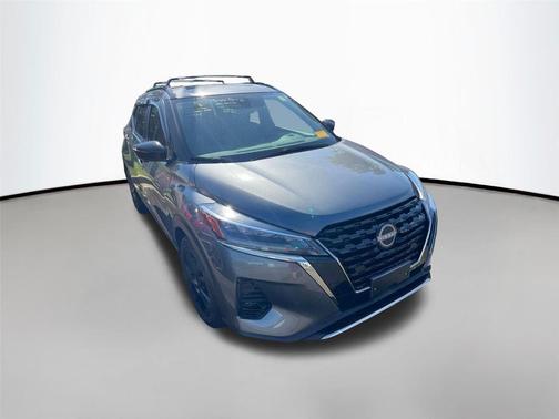Gun Metallic 2024 Nissan Kicks SR