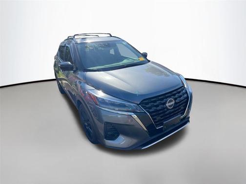 Gun Metallic 2024 Nissan Kicks SR