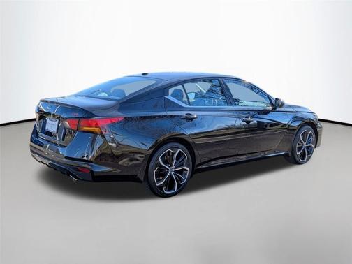 2025 Nissan Altima SR FWD