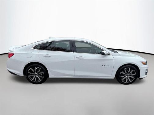 2022 Chevrolet Malibu FWD RS